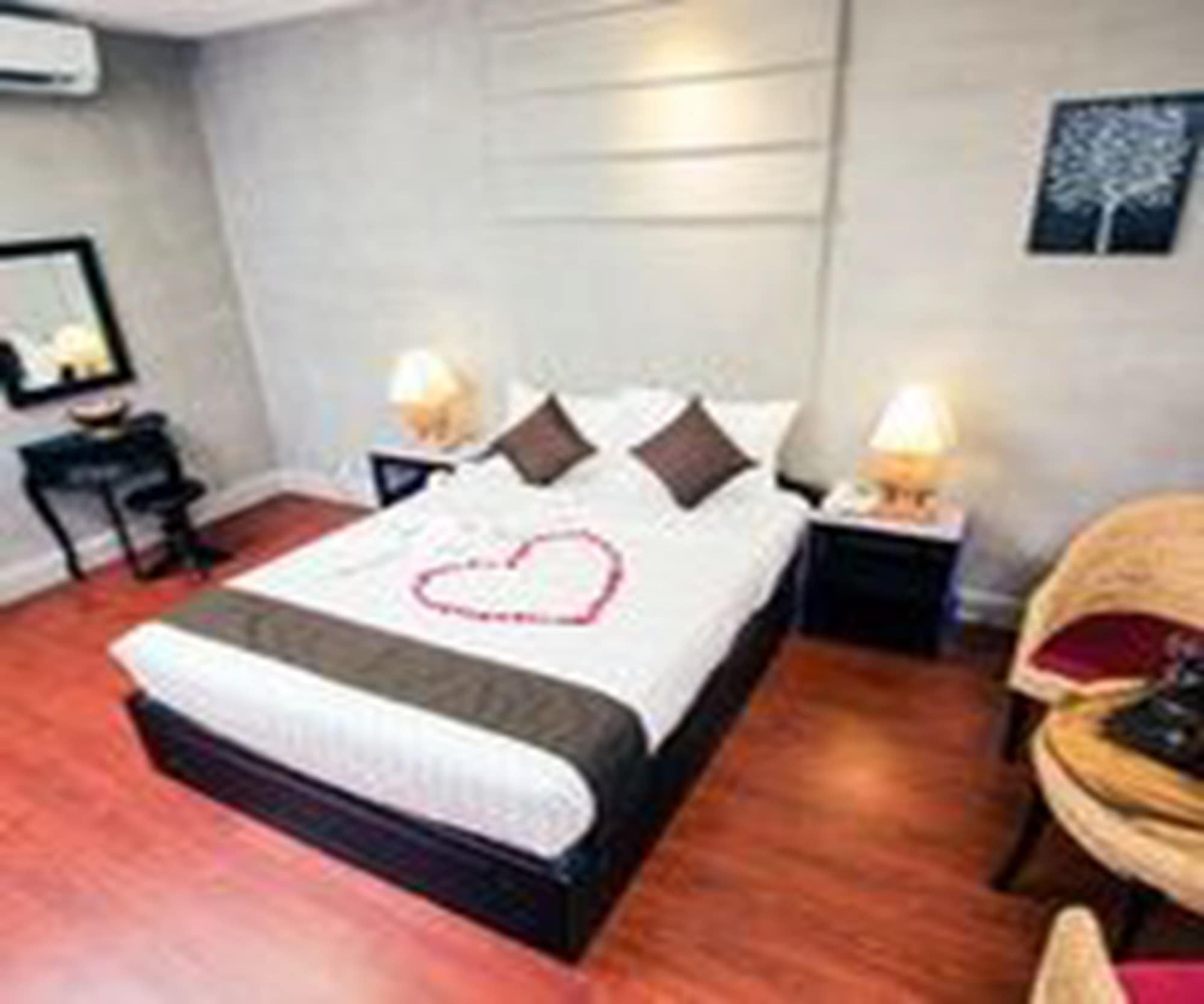 DELUXE, DOUBLE BED