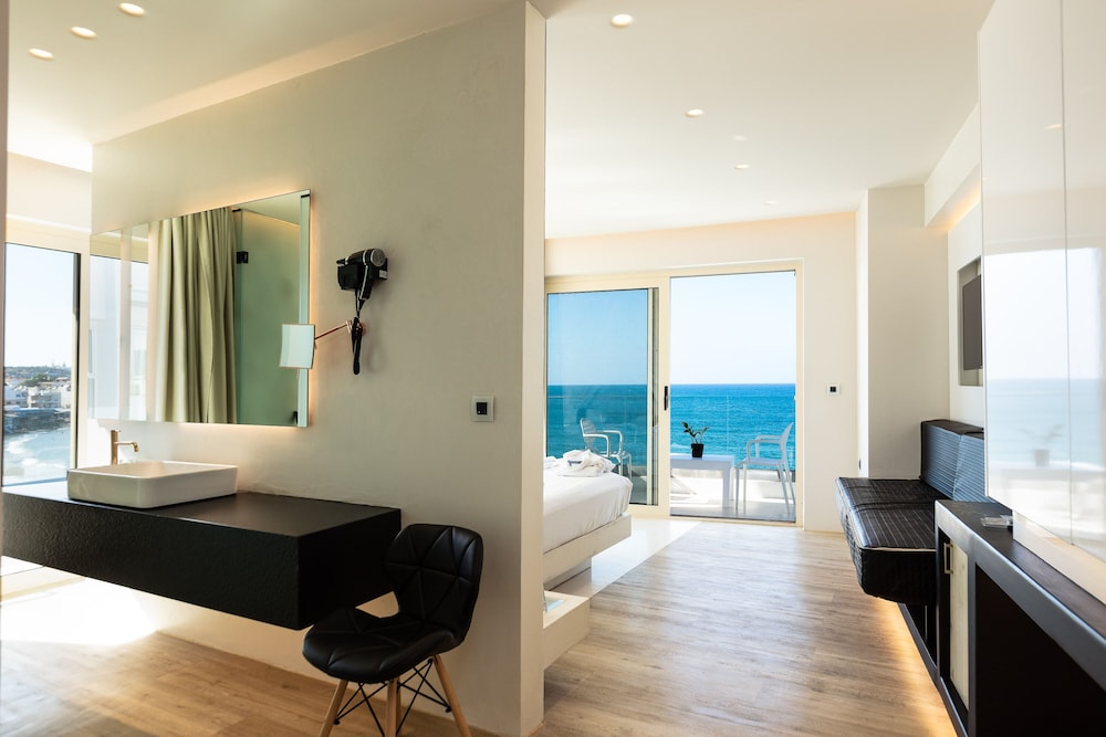 Kahlua Sea View Suites 67/67