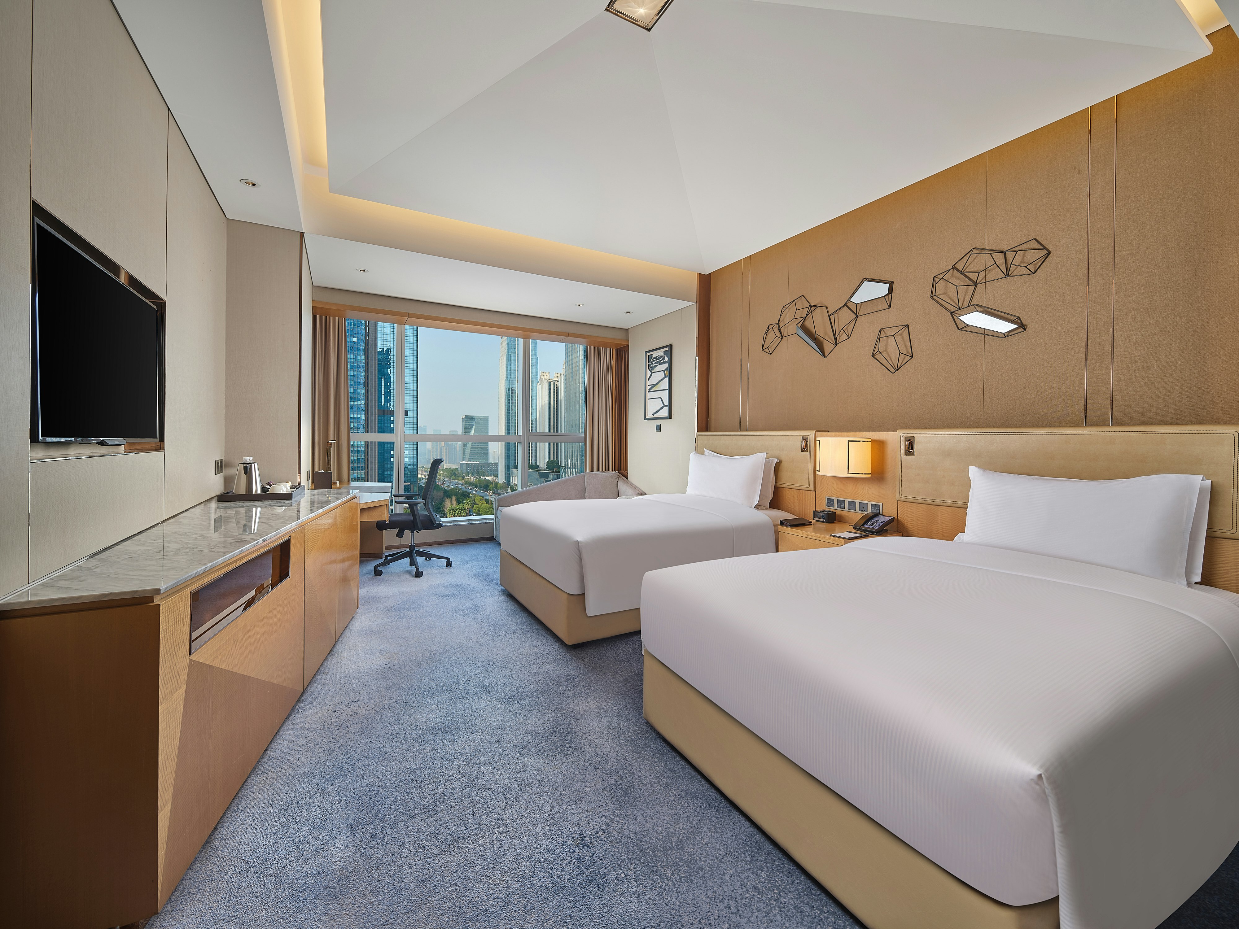 DELUXE, TWIN BEDS, HIGH FLOOR