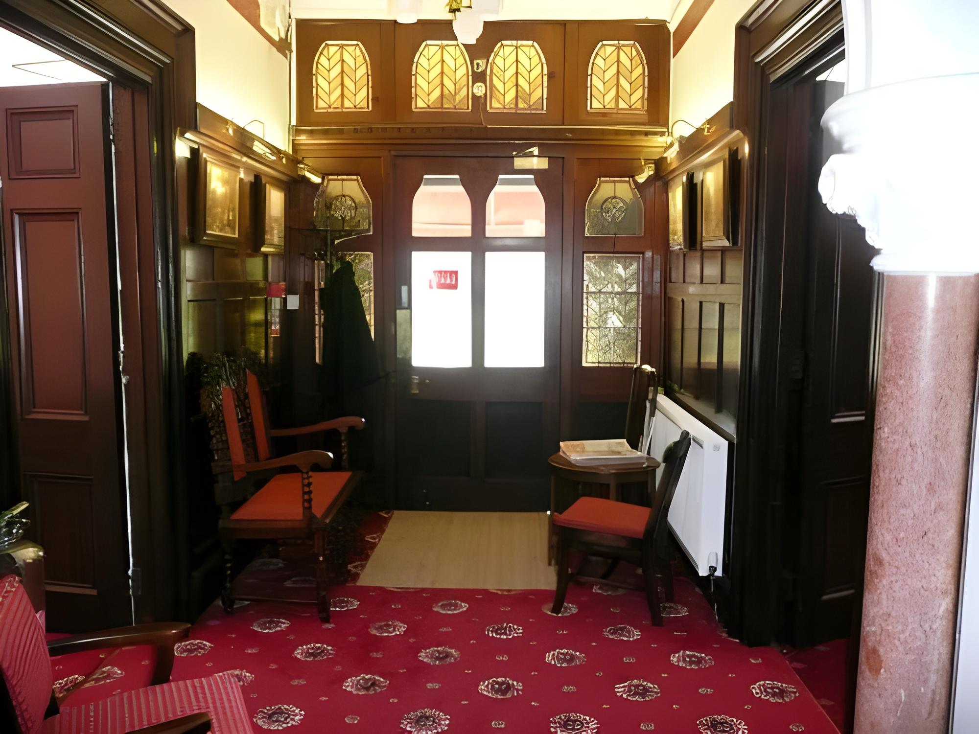 The Lismore Hotel 13/24