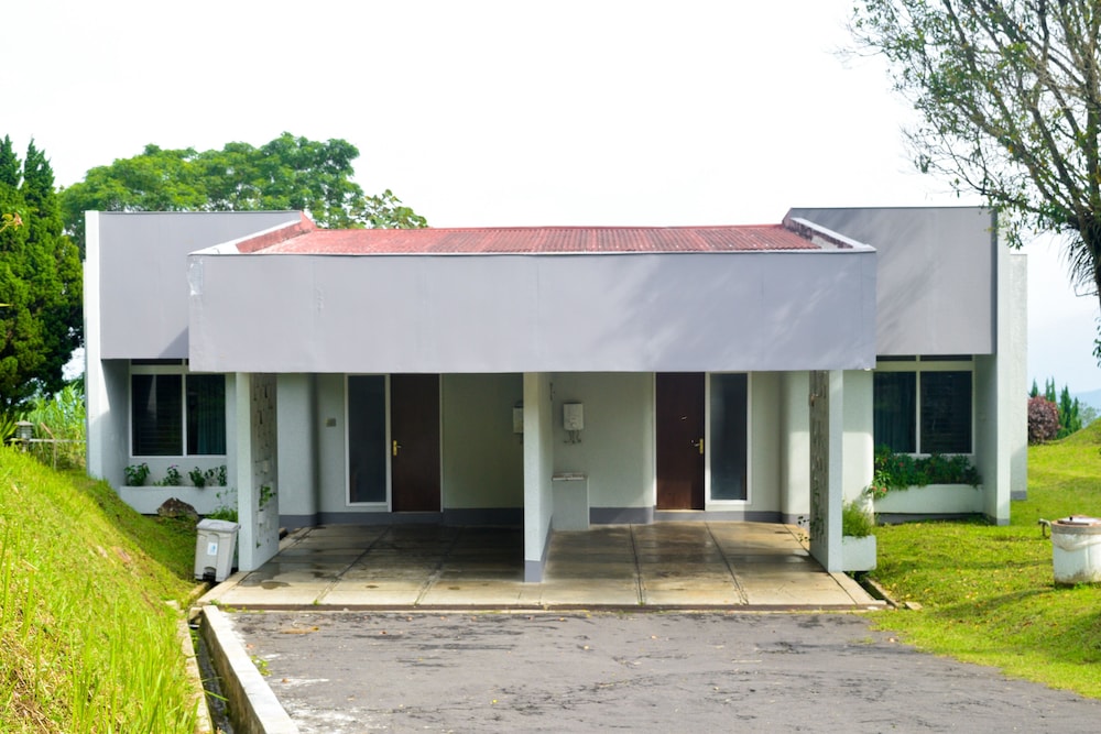 Amanda Hills Hotel 6/47