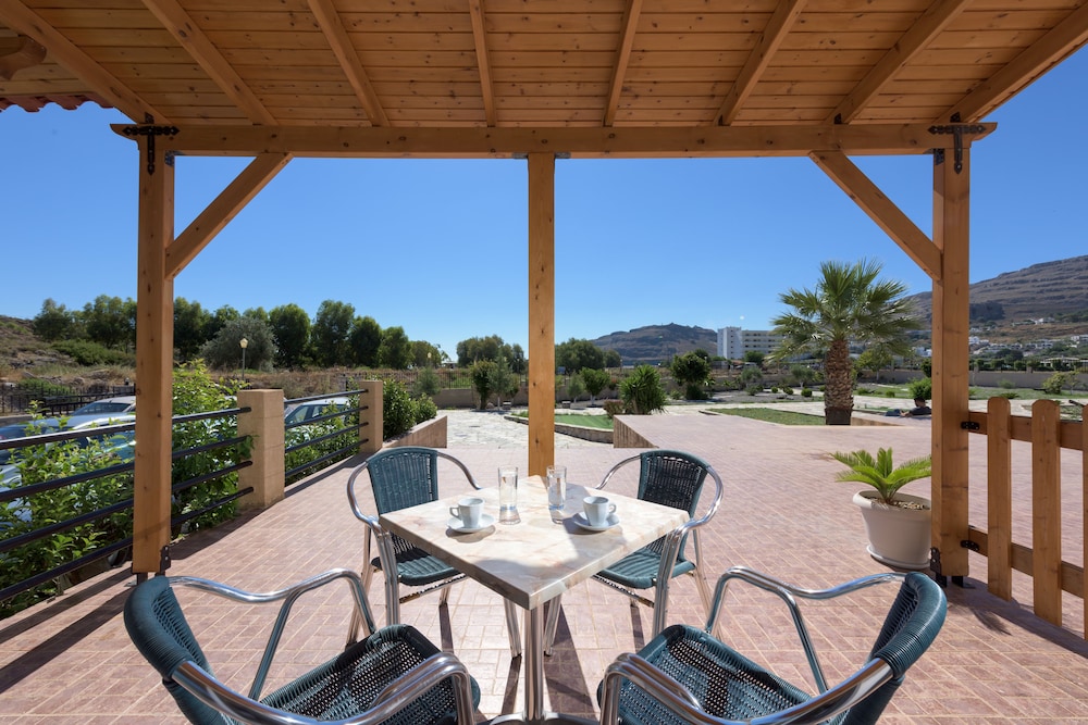 Vlycha Beach Studios & Apartments 52/71