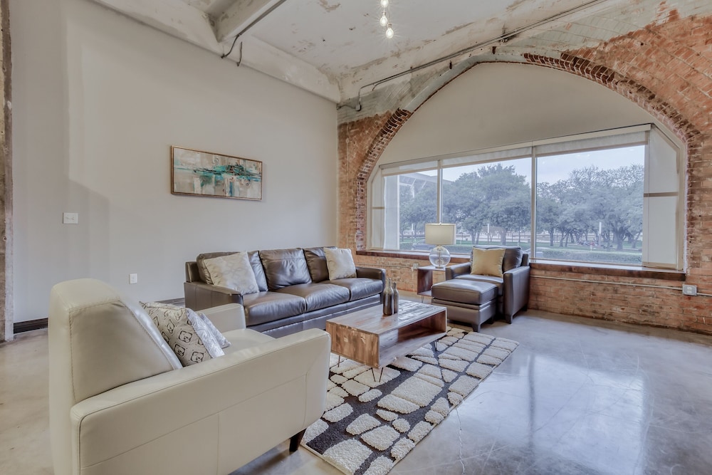 Luxury Downtown Dallas Stay by Amyfinehouse 30/50