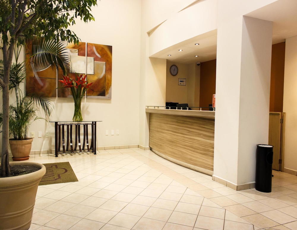 Plaza Inn Express 5/40