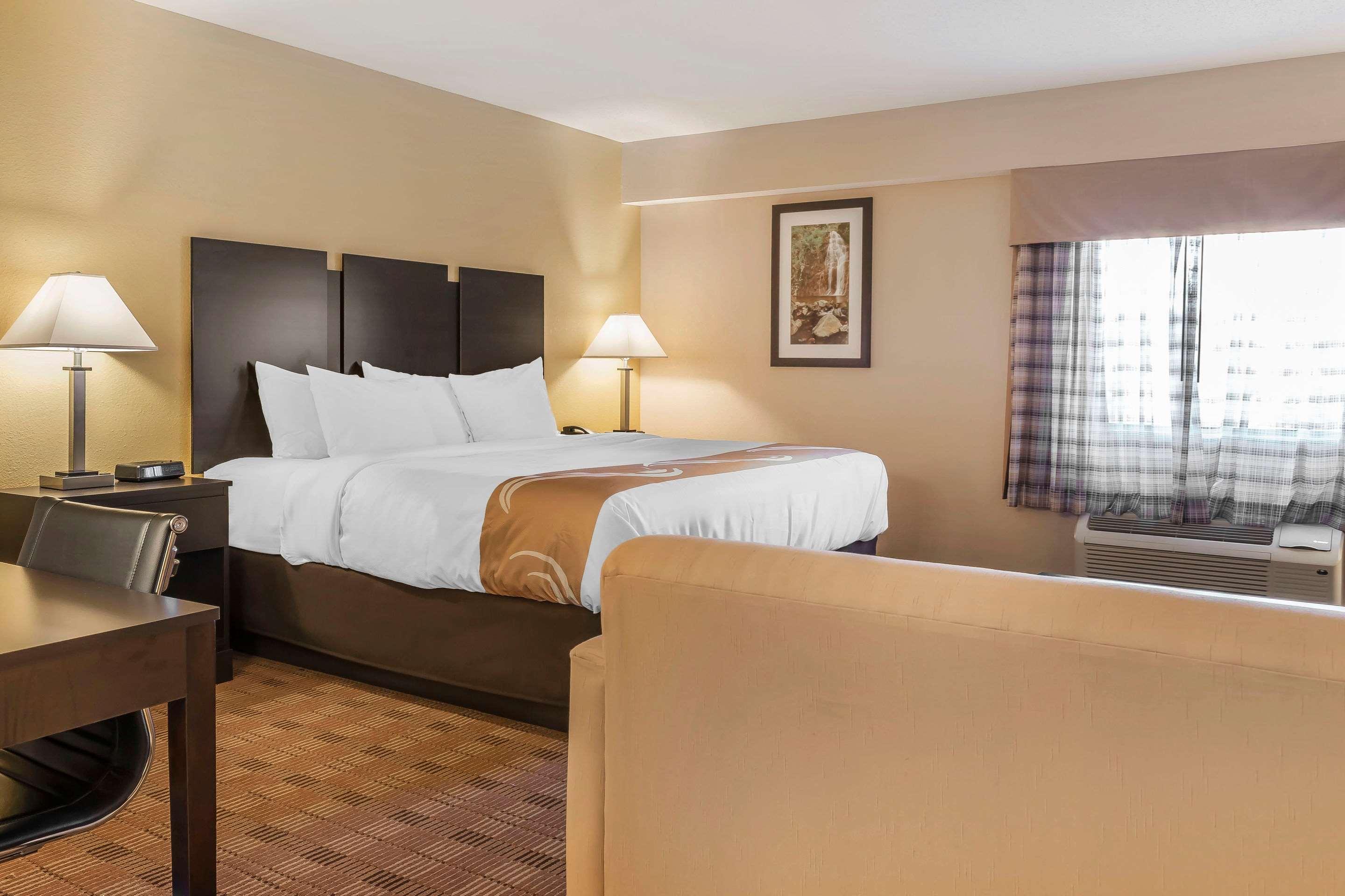 SUITE, KING BED