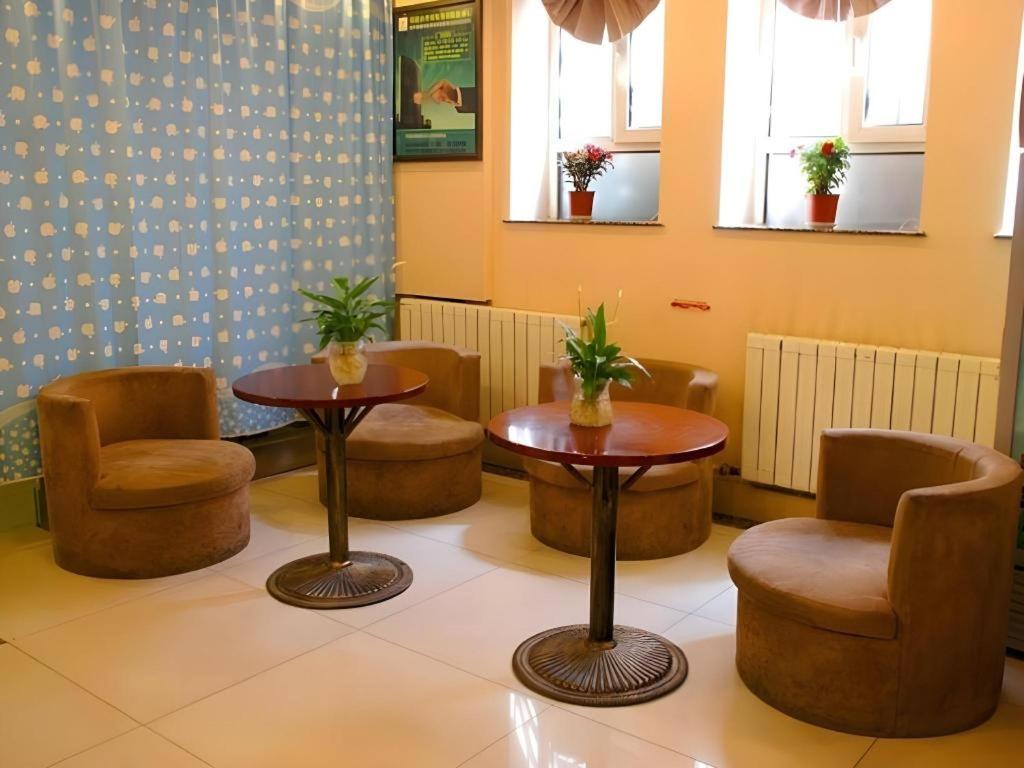 Green Tree Inn Urumqi South Xinhua Road Business Hotel 35/42