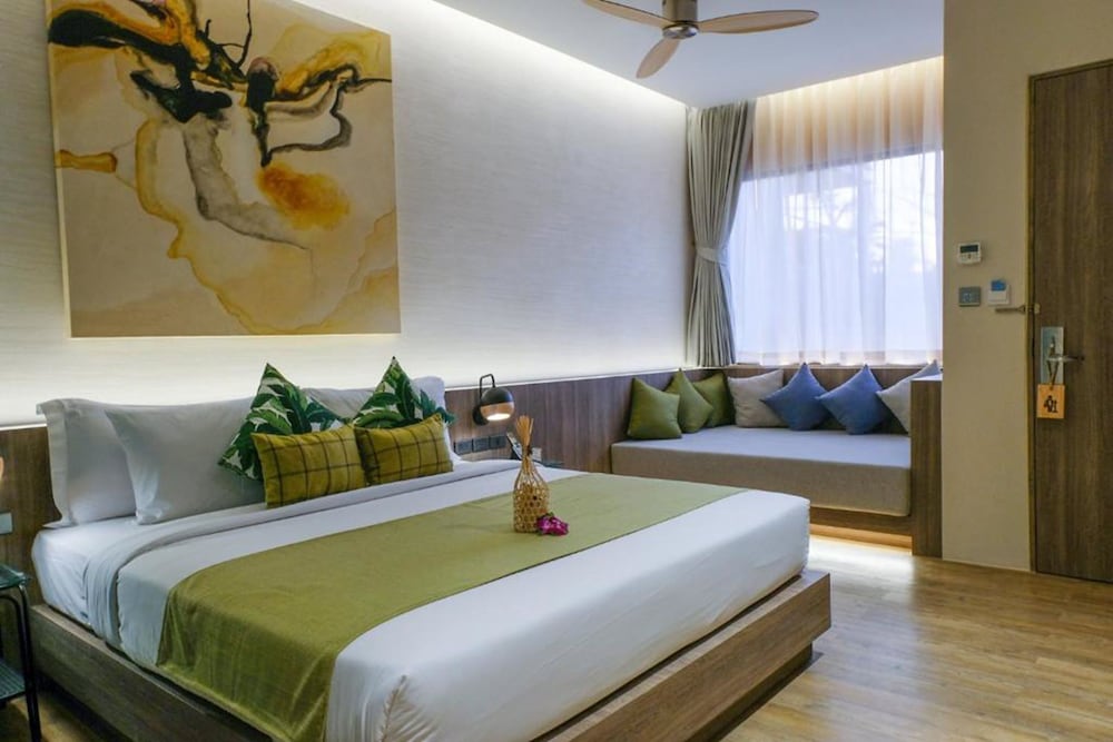Adjoining, 2 King Beds, Plunge Pool, Beach Wing