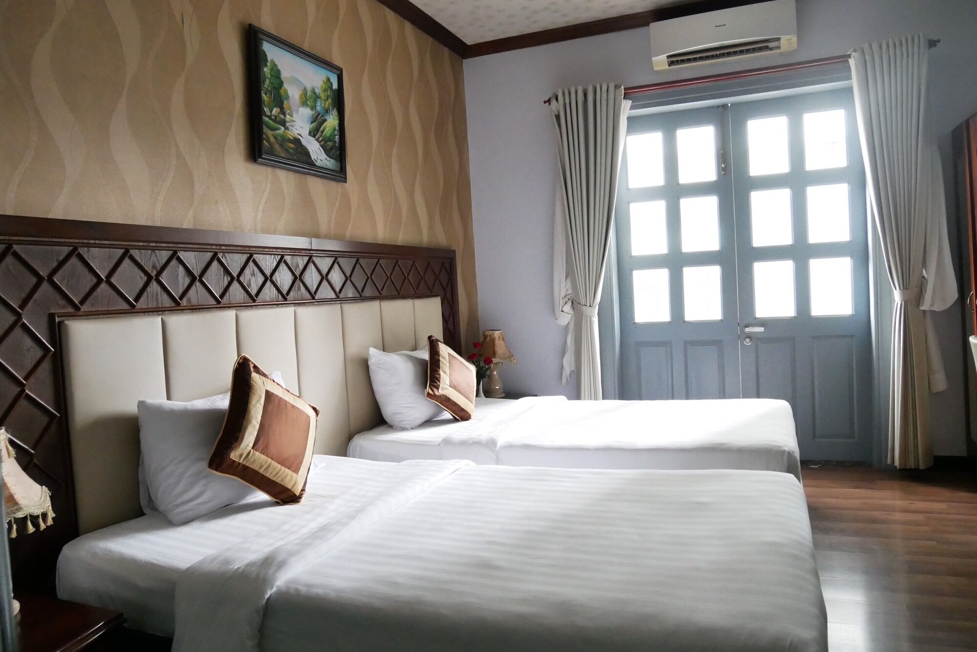 DELUXE, DOUBLE BED