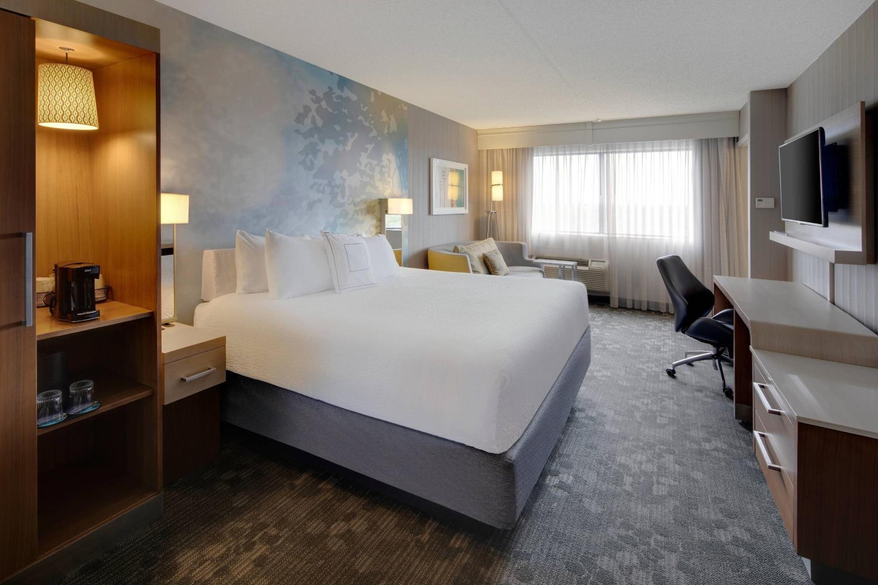 Room, King Bed, Bathtub, Accessible