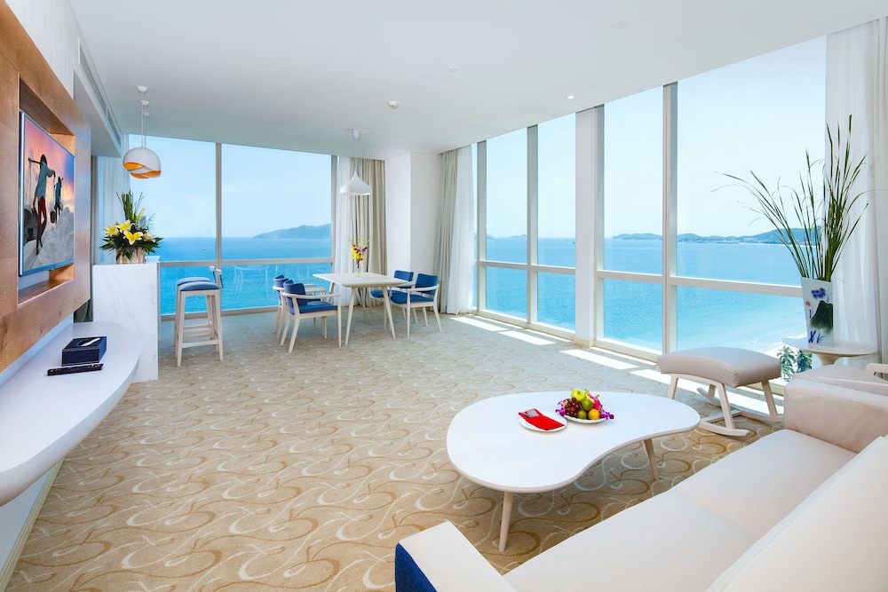 DIAMOND BAY HOTEL 22/48