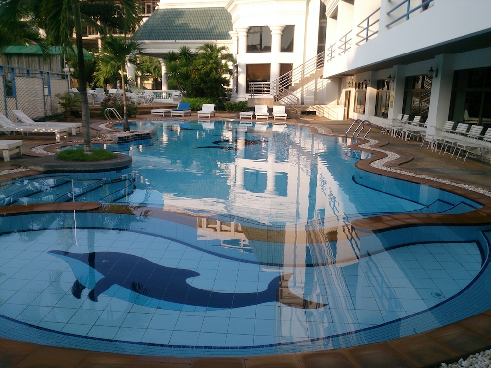 Camelot Hotel Pattaya 30/50