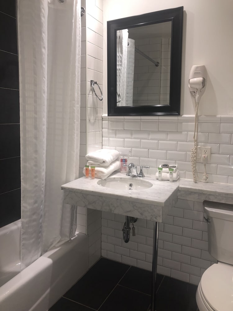 Bogart Hotel 31/33