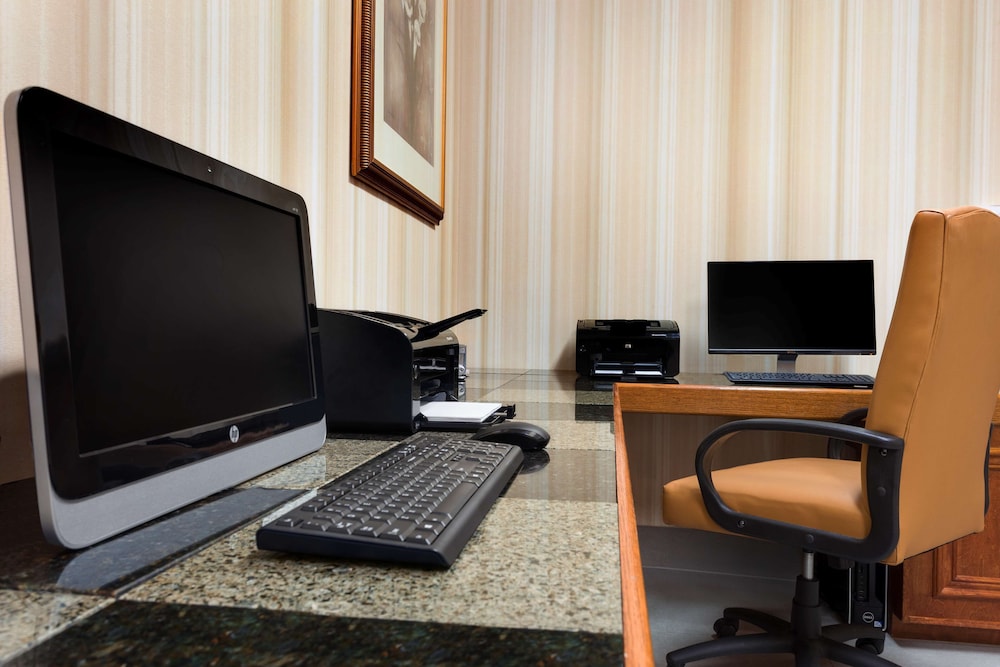 Country Inn & Suites by Radisson, Columbia, MO 34/40