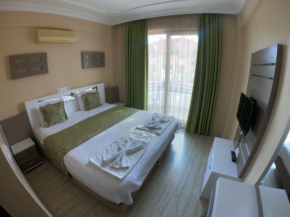 ROOM, SINGLE