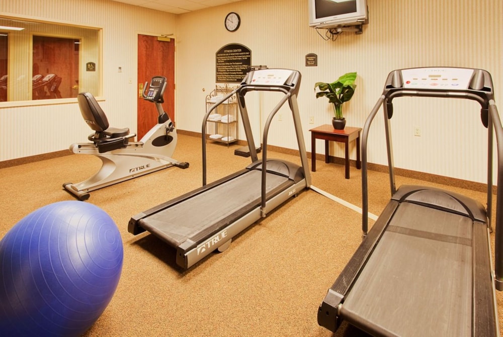 Holiday Inn Express and Suites Lucedale Hotel 38/76