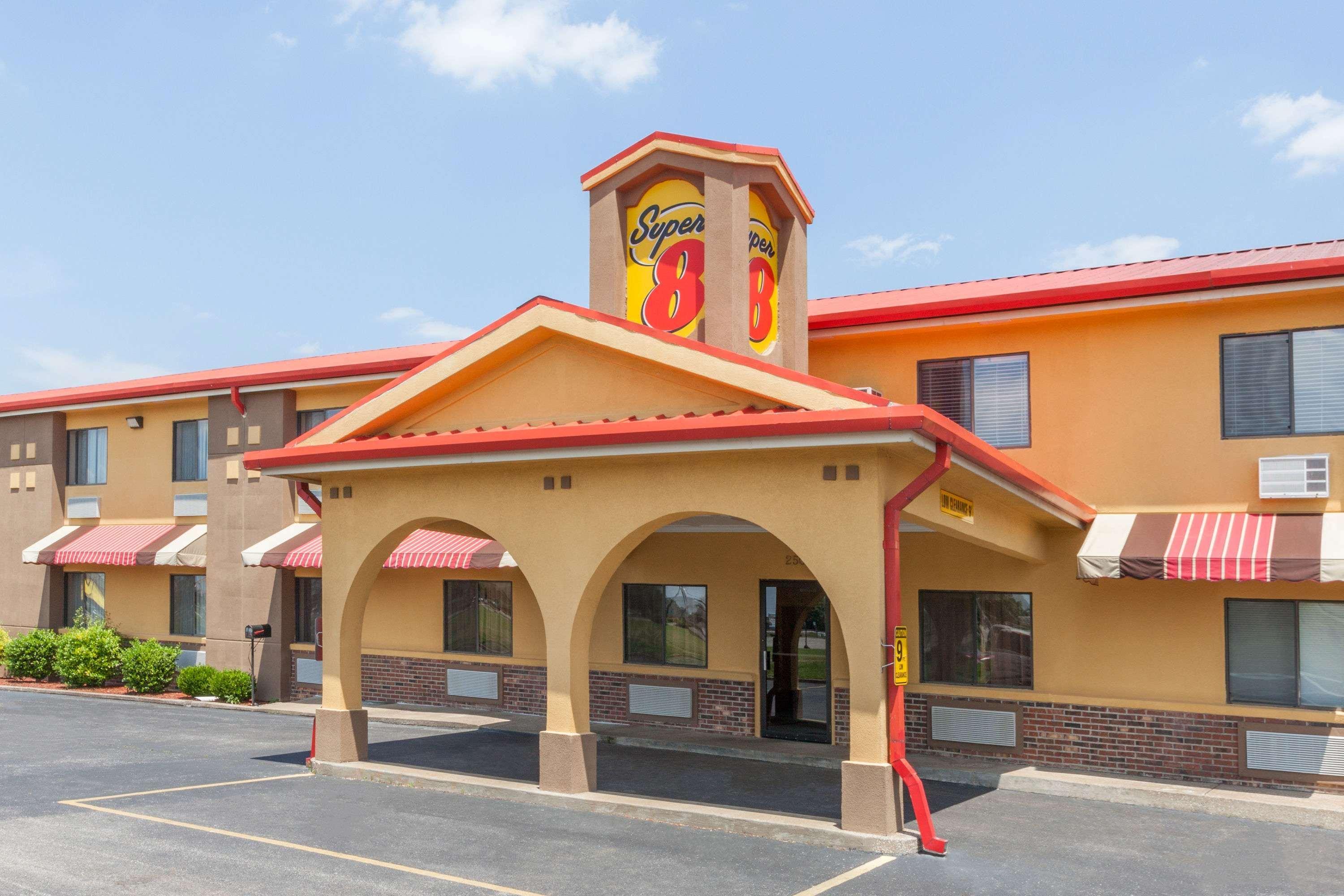 Super 8 By Wyndham Bowling Green South 1/28
