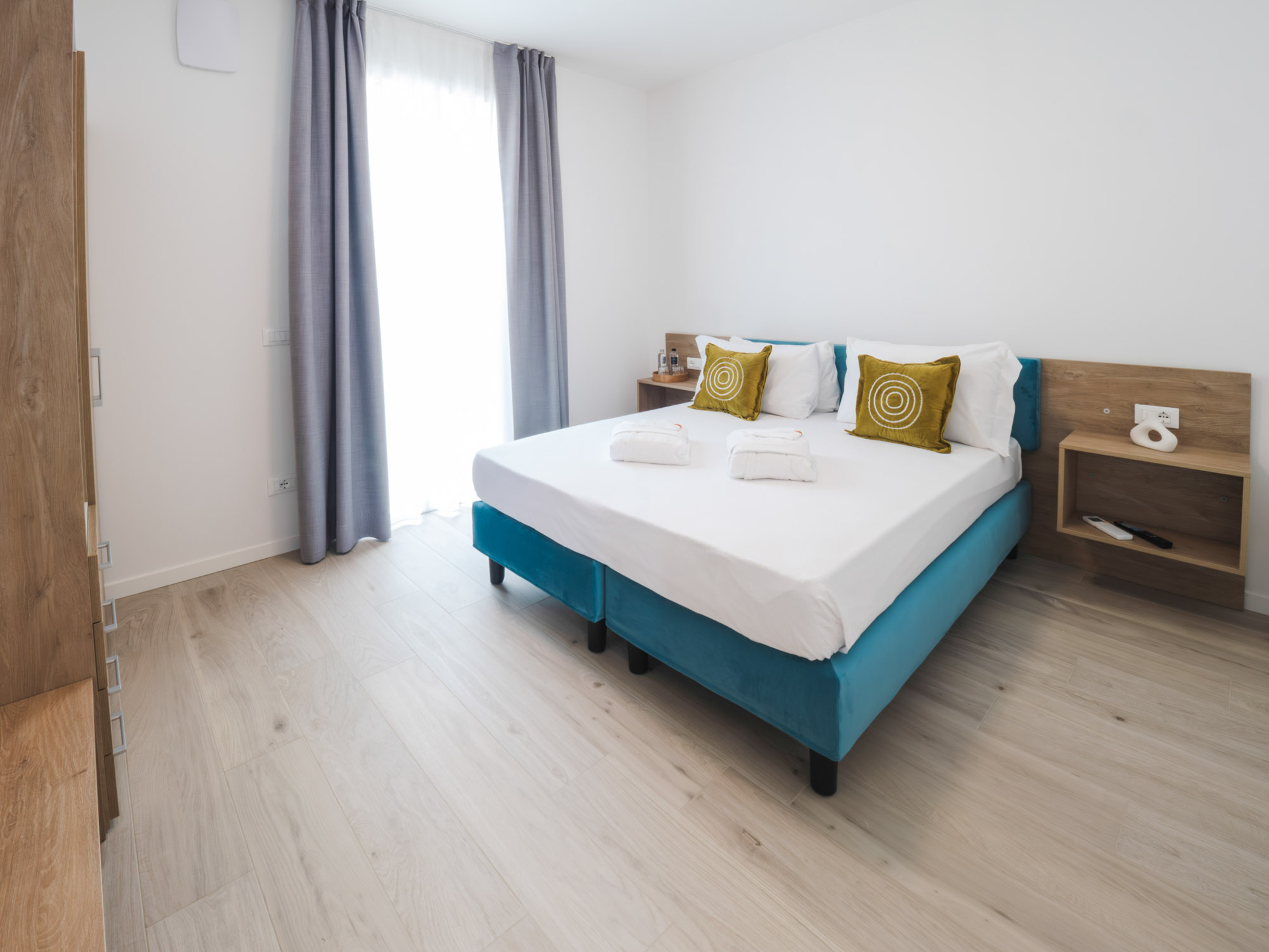 3 Rooms, Apartment, Lake Front