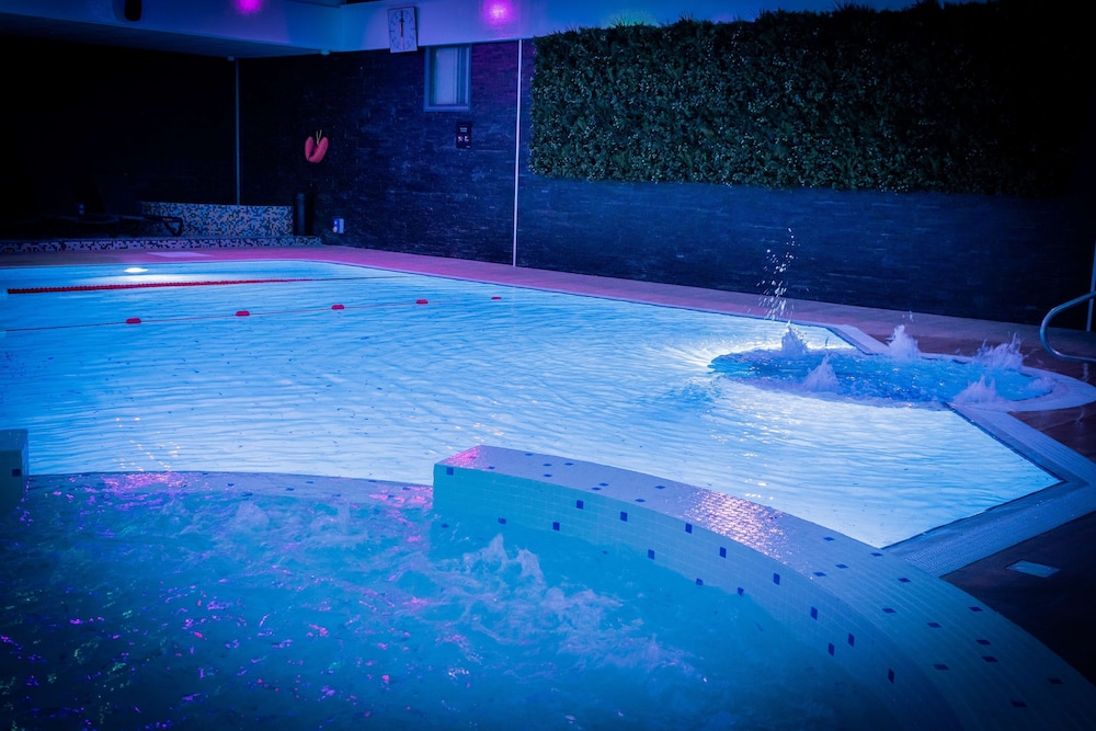 Village Hotel Cardiff 30/58