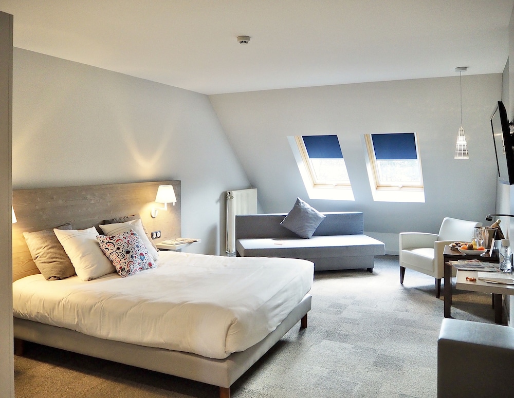 Family, Double Bed, Sofa