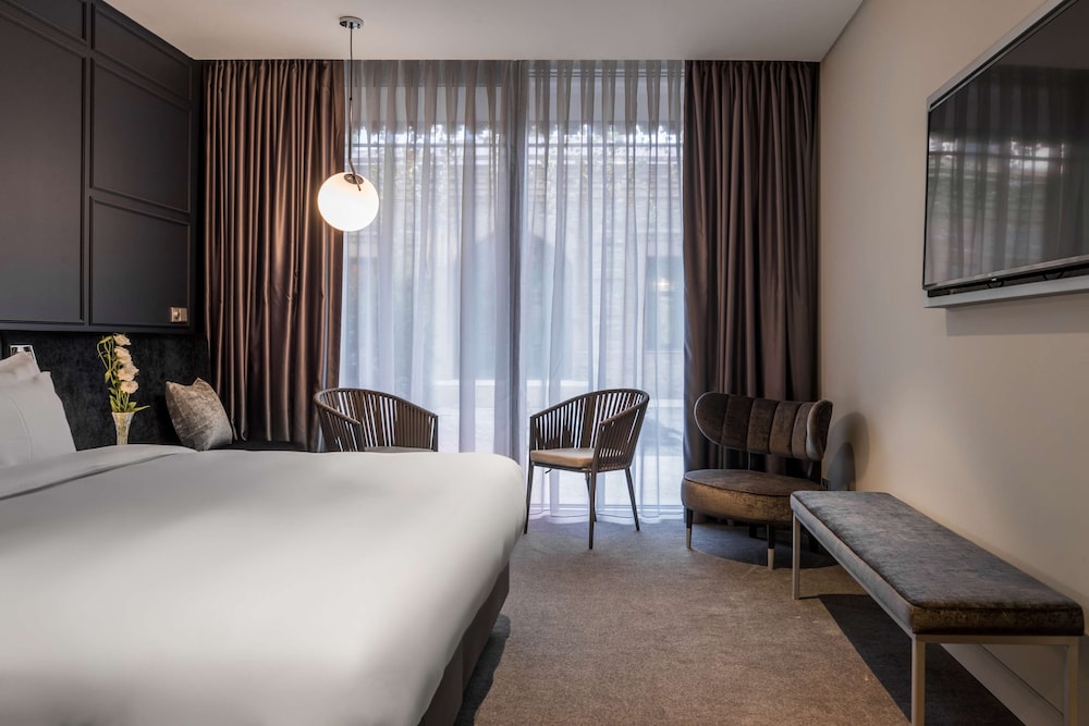 Collection, Superior, King Bed, Terrace