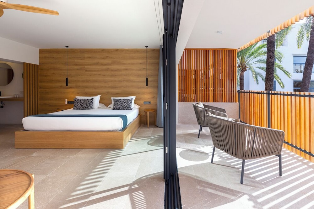 جناح بريميوم بسرير كينج مع أريكة، Las Gaviotas Suites Hotel 2/5