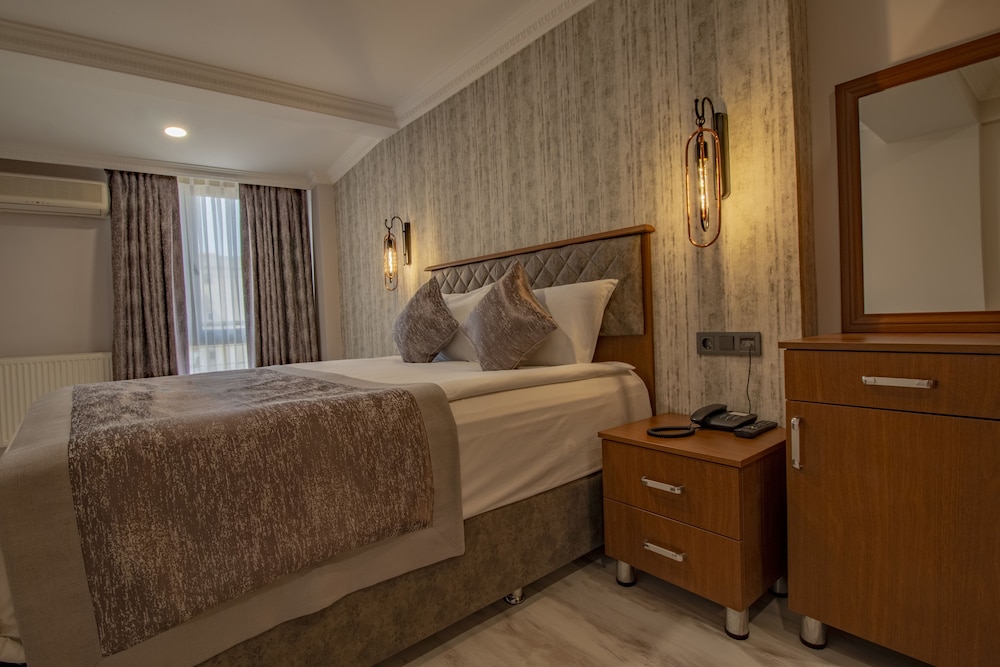 ROOM, DOUBLE BED, SOFA