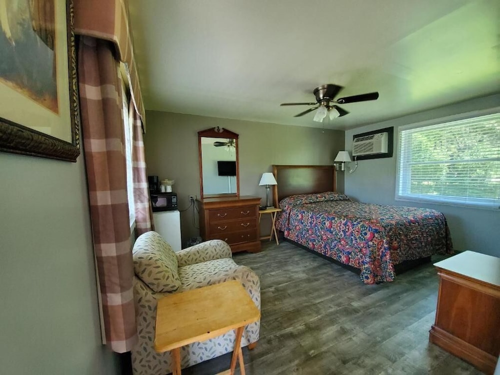 High Springs Country Inn 2/7