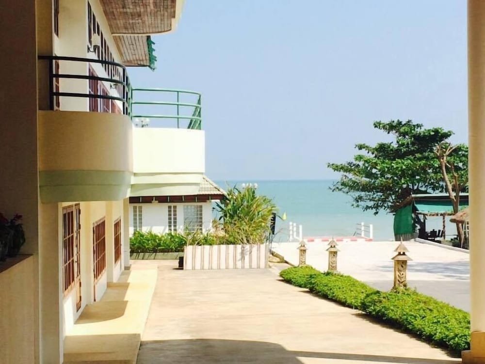 Khanom Golden Beach Hotel 3/59