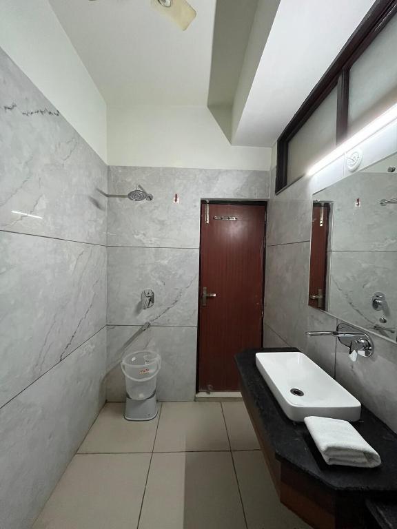 HOTEL S R PALACE 17/17