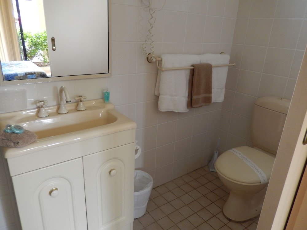 PIONEER WAY MOTEL 23/55