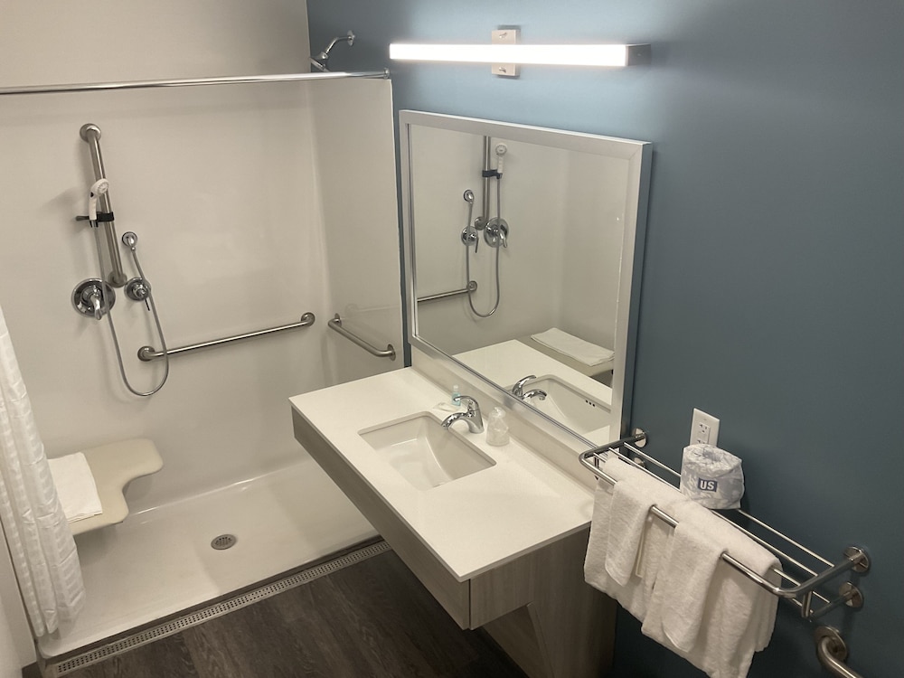WoodSpring Suites Dearborn - Detroit 27/34