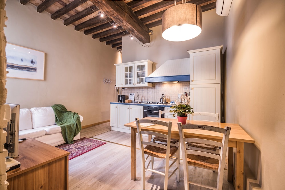 A Few Steps to The Duomo Enchanting 2BD Apt 11/19