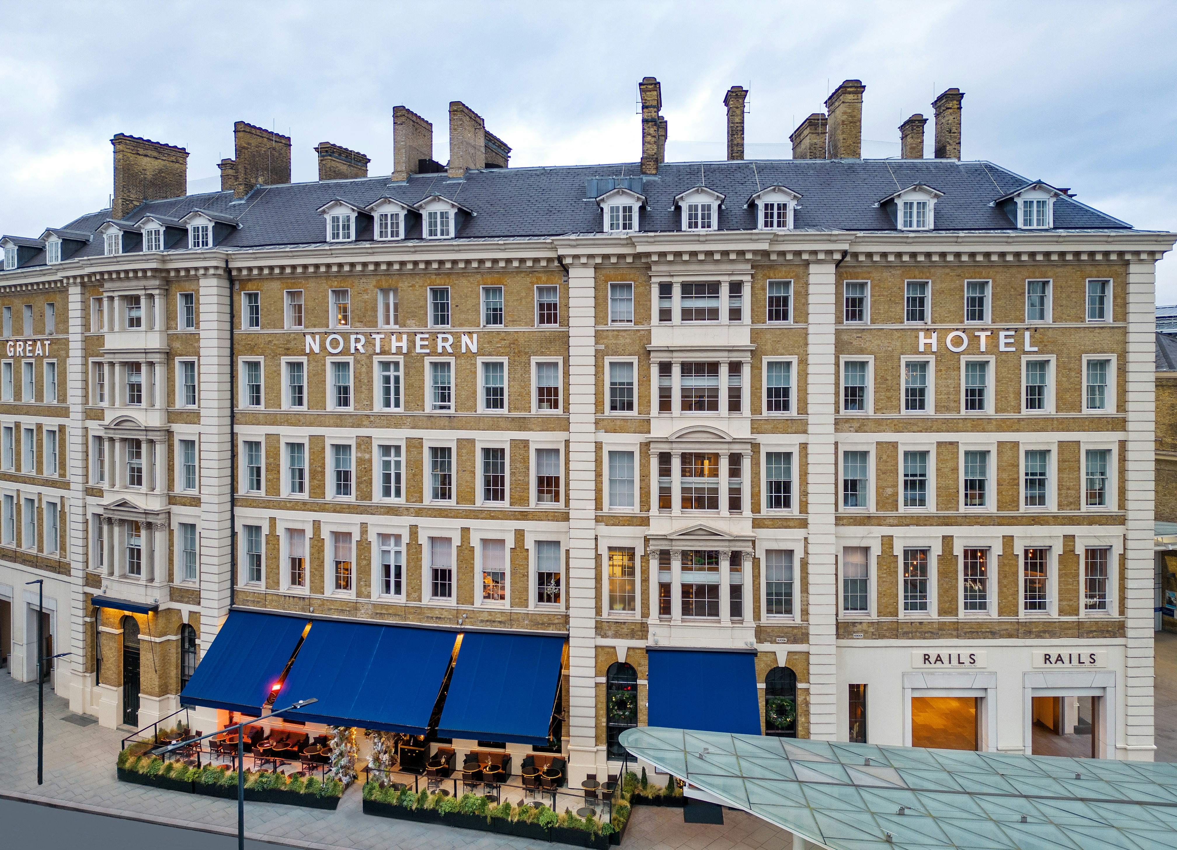 Kaya Great Northern Hotel in LONDON