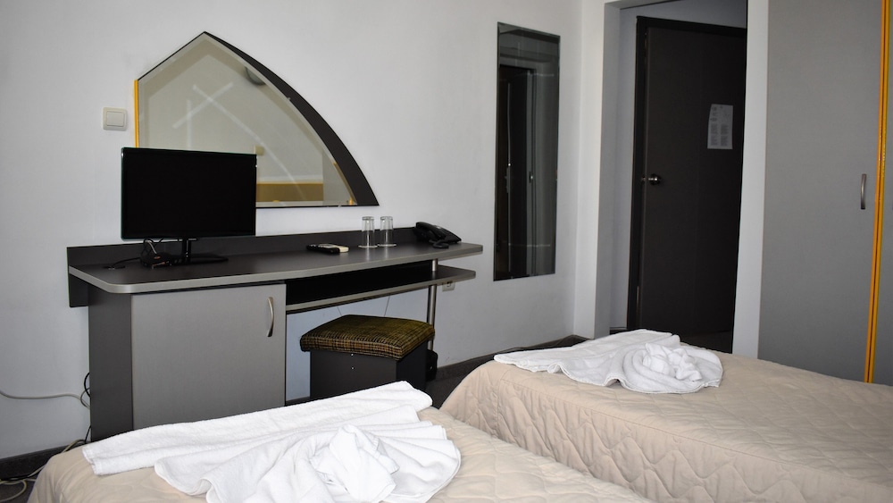 Family Hotel Opera Plaza 11/18