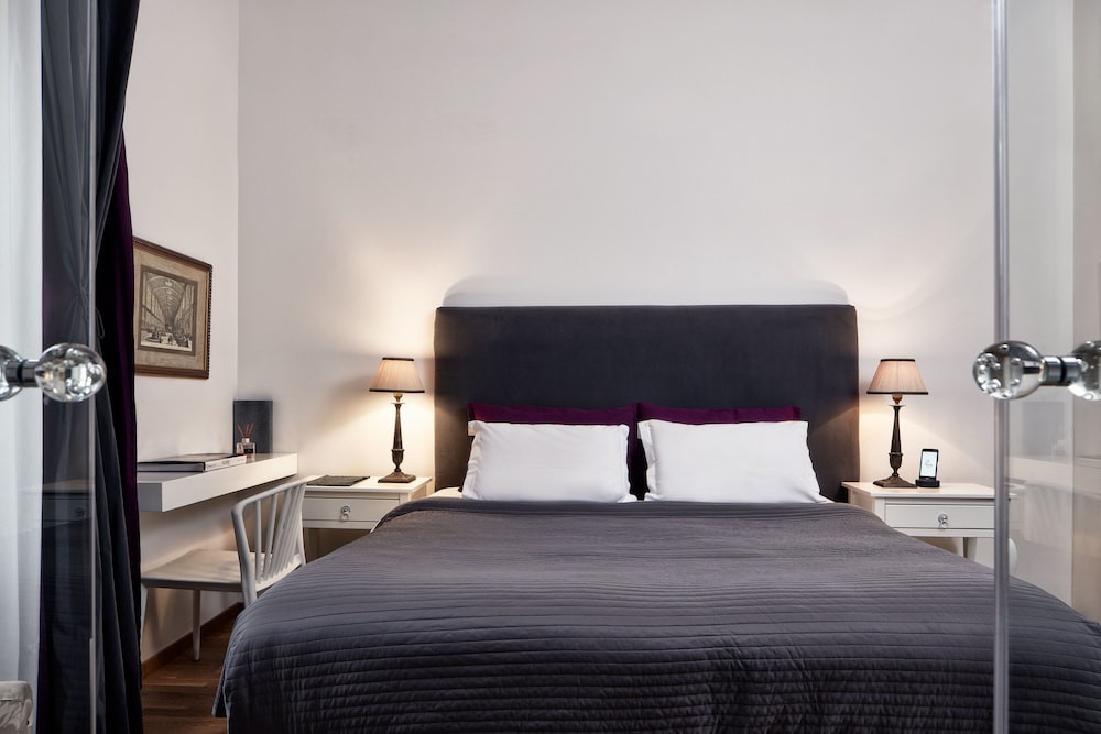 SUPERIOR, DOUBLE BED, ACROPOLIS VIEW, BALCONY