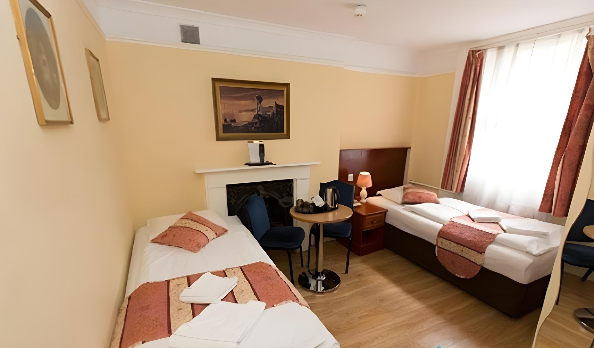 Room, Double or Twin Bed