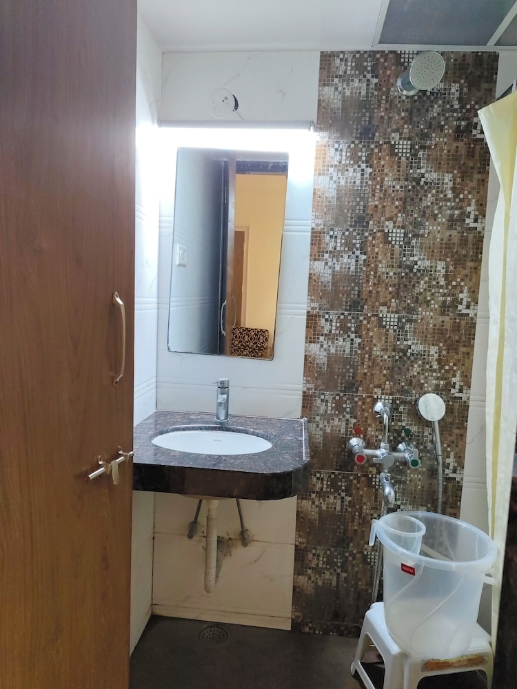 Hotel Shreyas 40/40