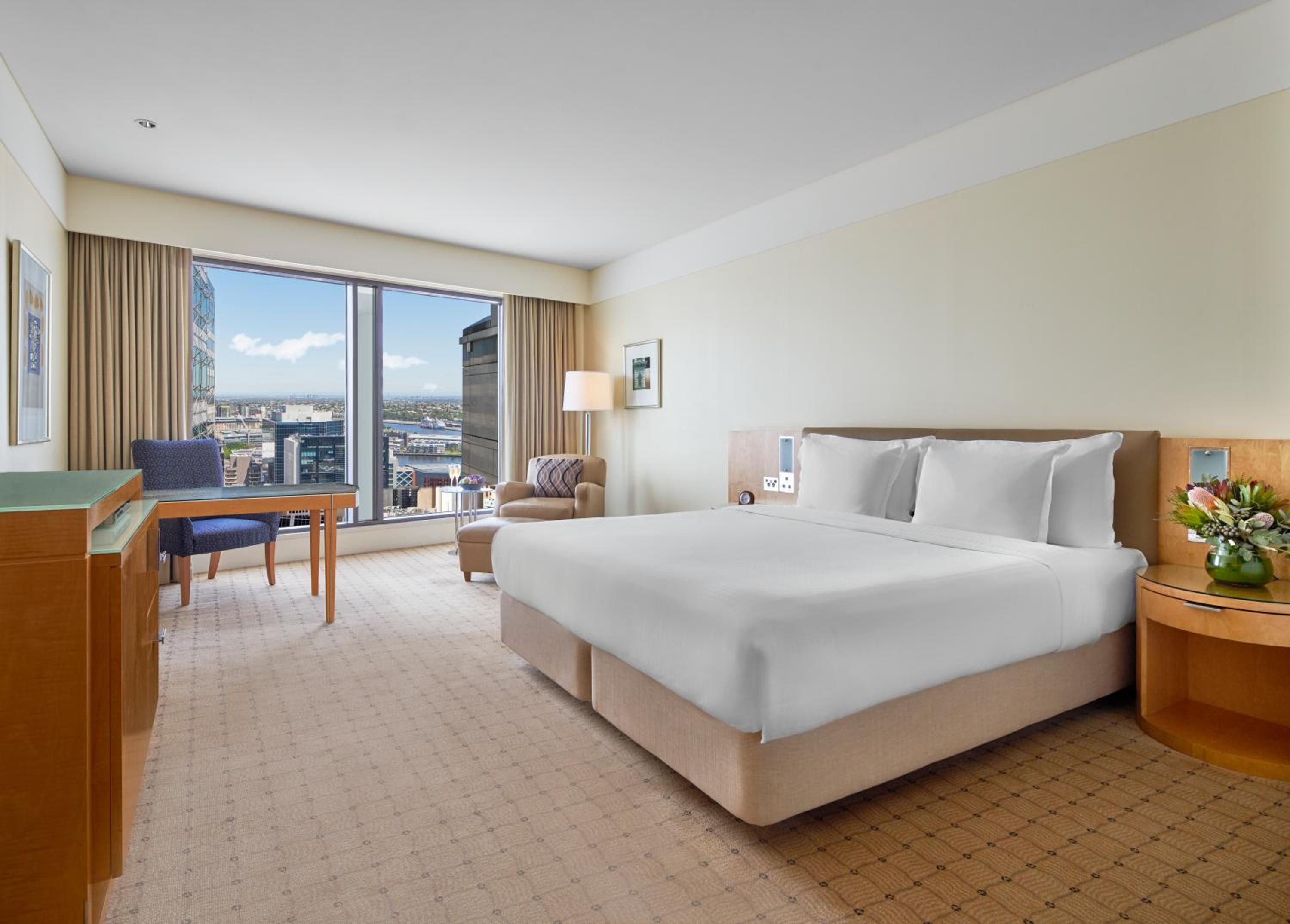 SUPERIOR, EXECUTIVE, KING BED