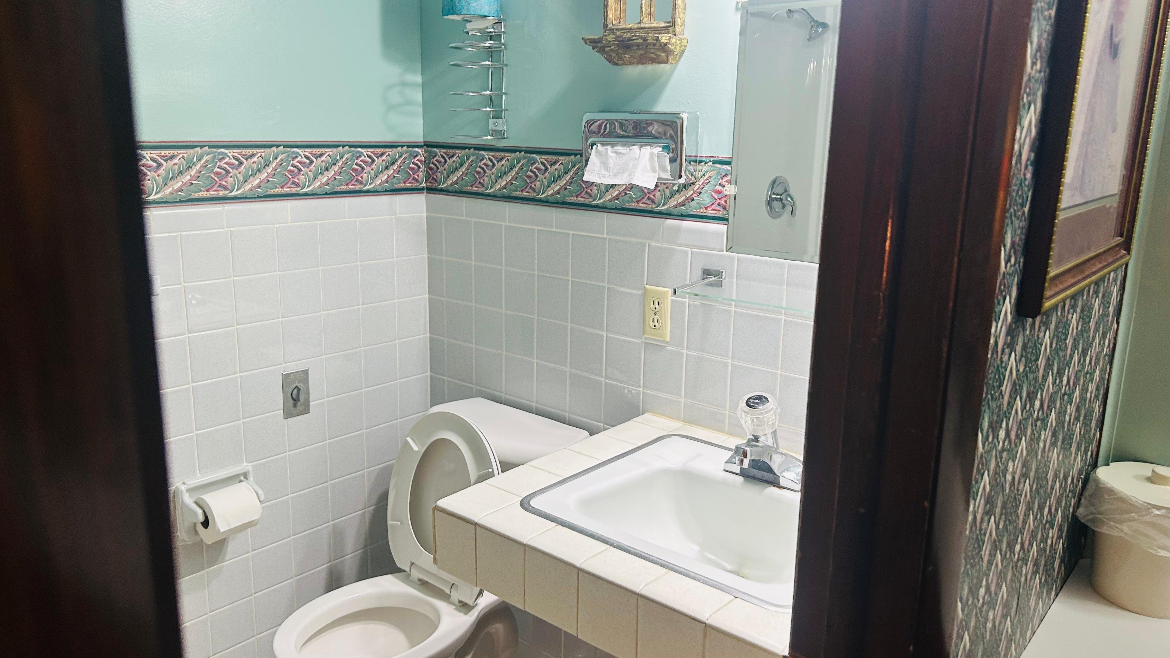 Victorian Inn Motel & Suites 37/48
