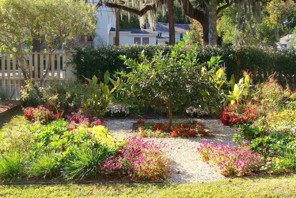 Rhett House Inn 44/50