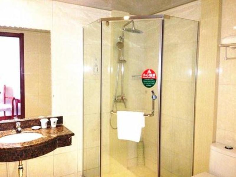 GreenTree Inn Shandong Jinan Suncun New District Express Hotel 16/18