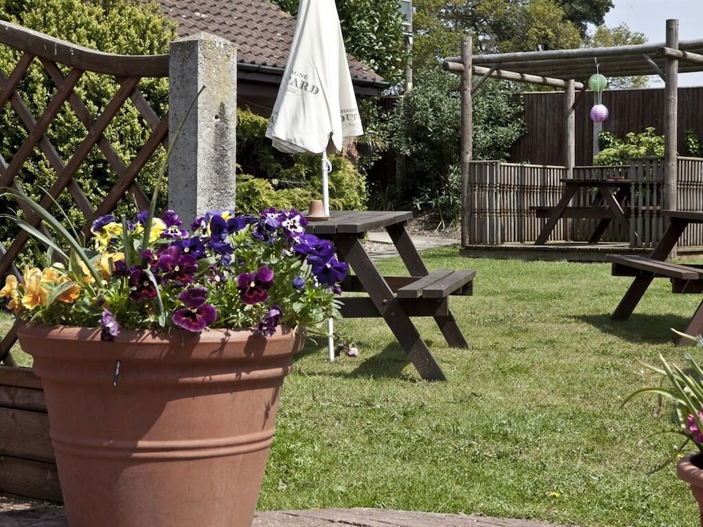 Marsham Arms Coaching Inn Hotel 55/65