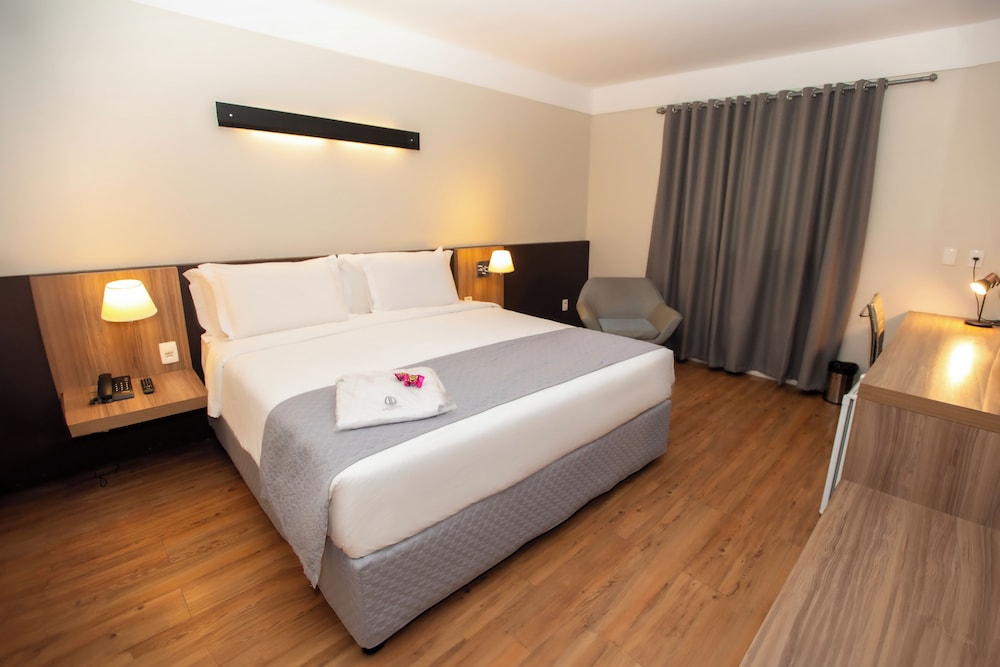 Delmond Hotel 16/70