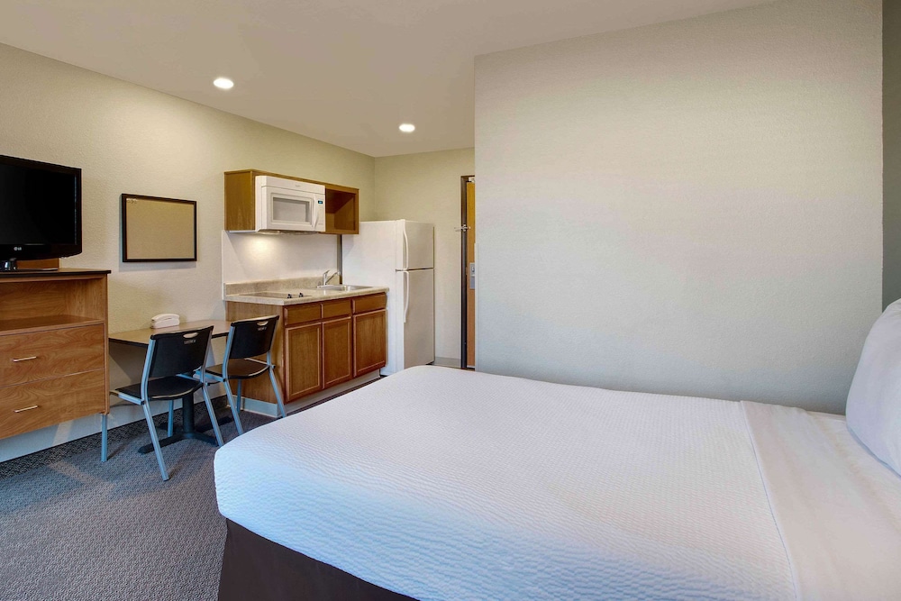 WoodSpring Suites Washington DC Andrews AFB 10/25