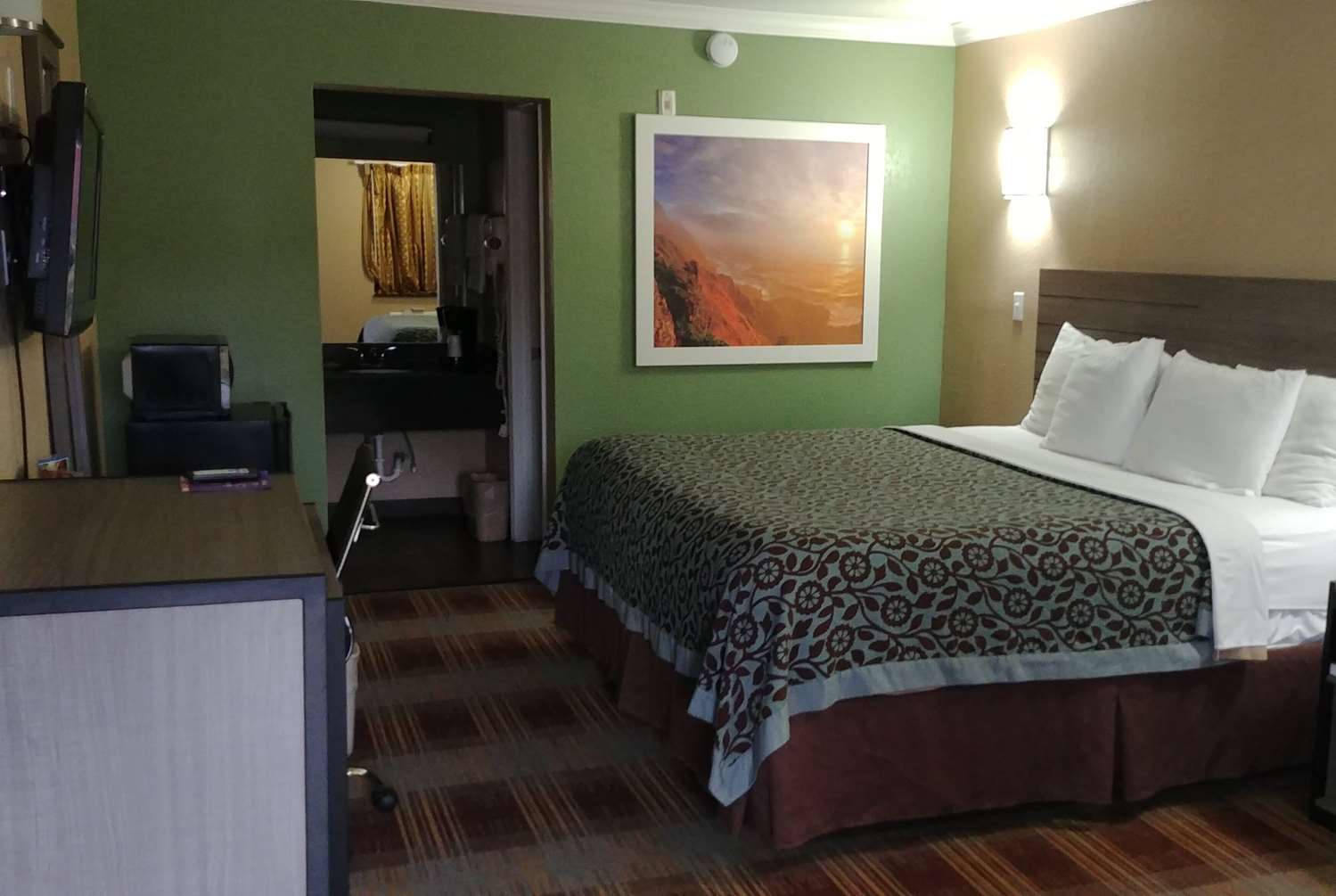 Days Inn by Wyndham Houston East 14/29