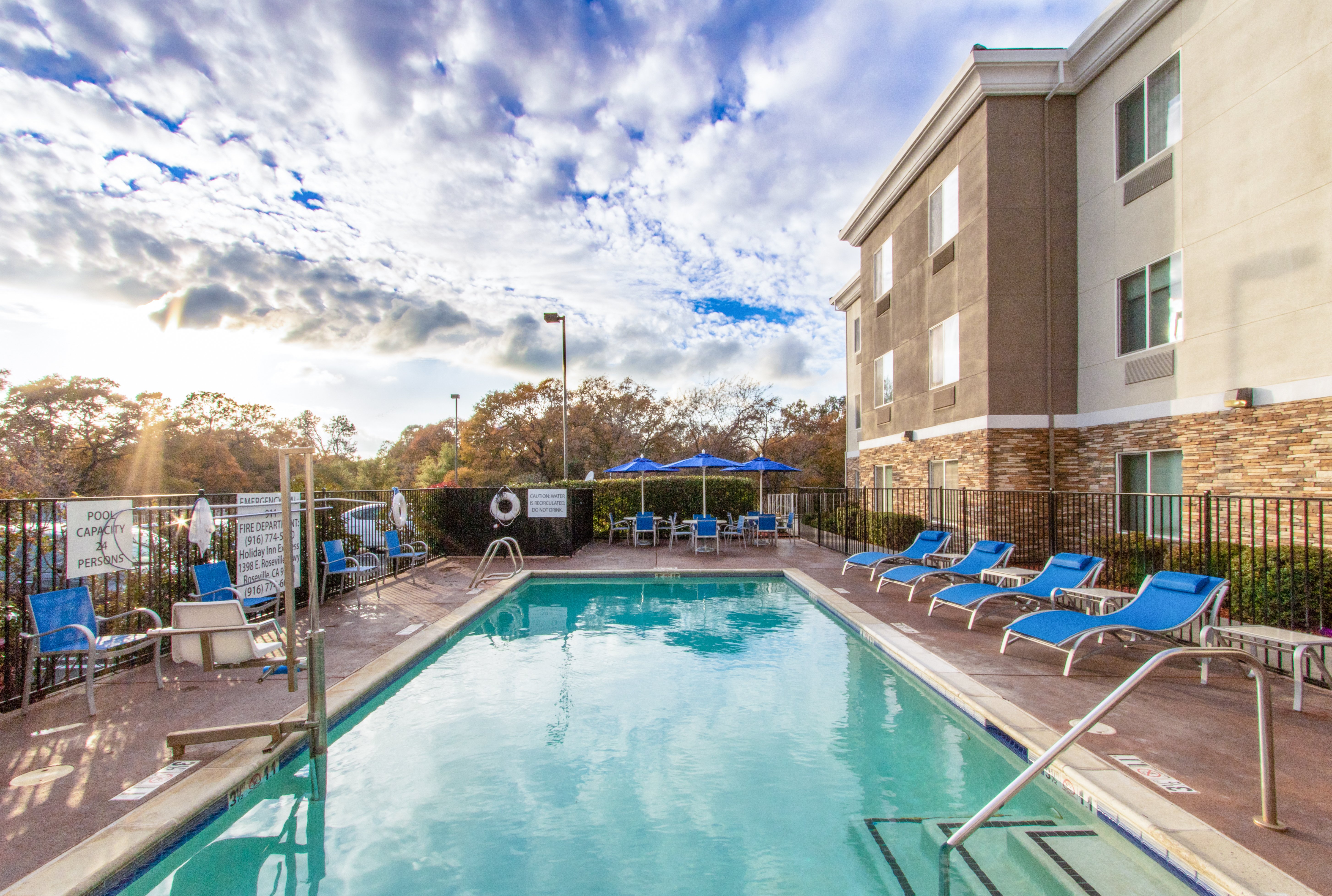 Holiday Inn Express Hotel Suites Roseville Galleria Area 46/49