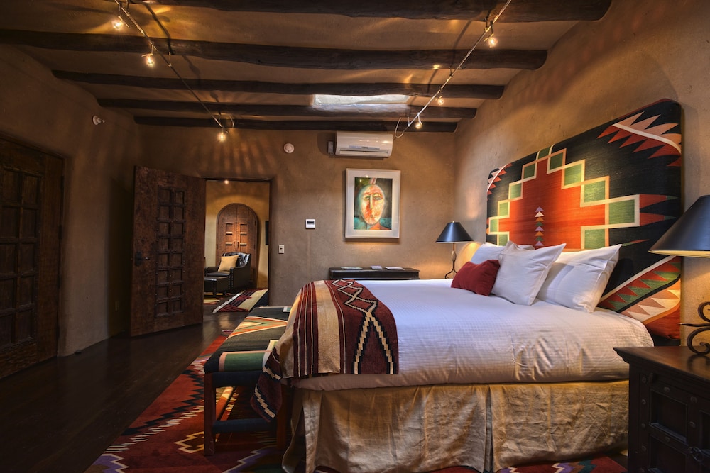 DELUXE, STUDIO, KING BED