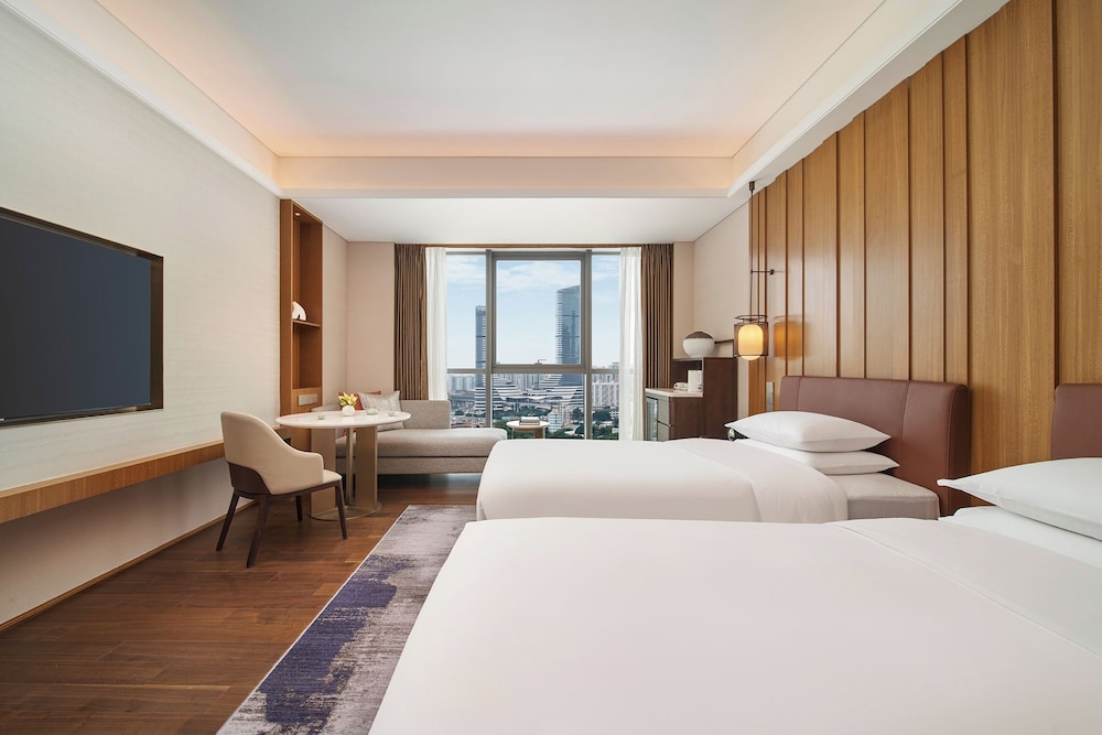 Comfort, King Bed, City View