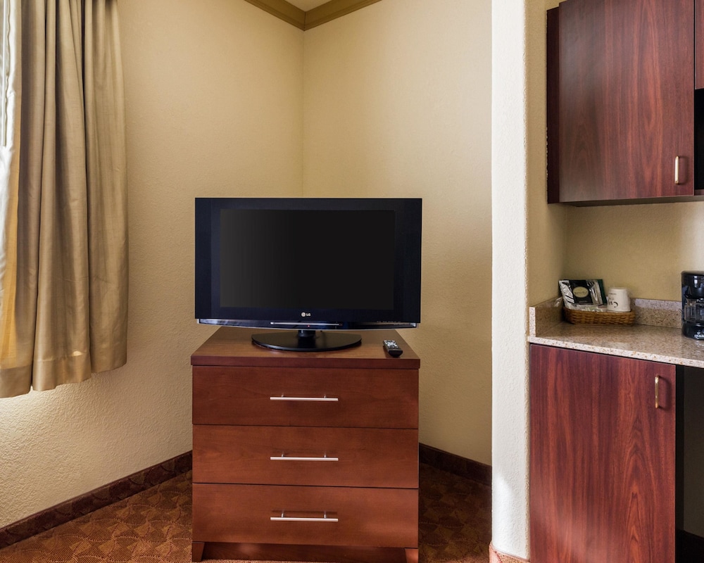 Comfort Suites near NASA - Clear Lake 38/39