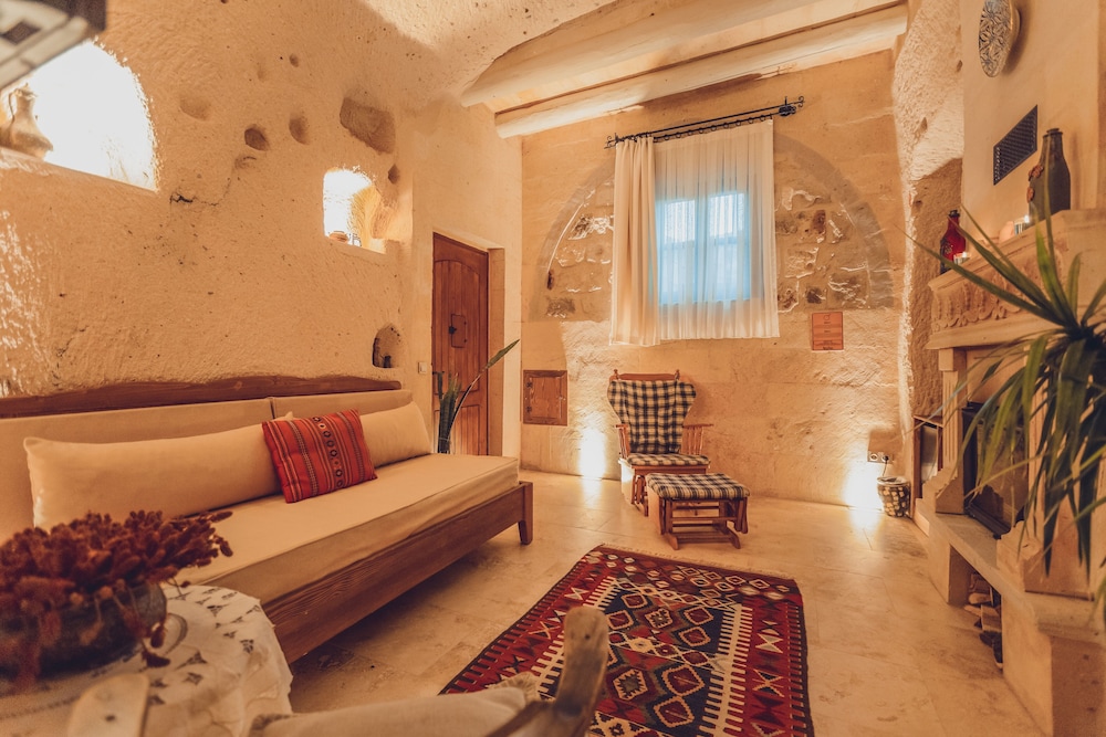 Peristyle Cave Cappadocia 28/49